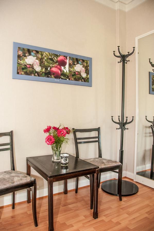 Bed and Breakfast Ekeby I Bro Exterior foto